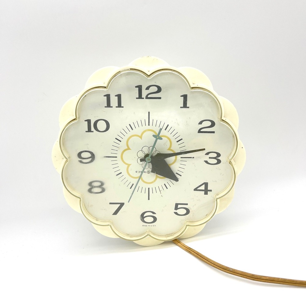 Vintage General Electric Scalloped Wall Clock 2150 Flower Petal Cream‎ Retro MCM